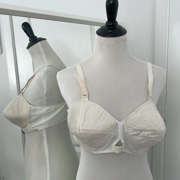 Vintage “Bullet” Bra - Picture 2 of 8